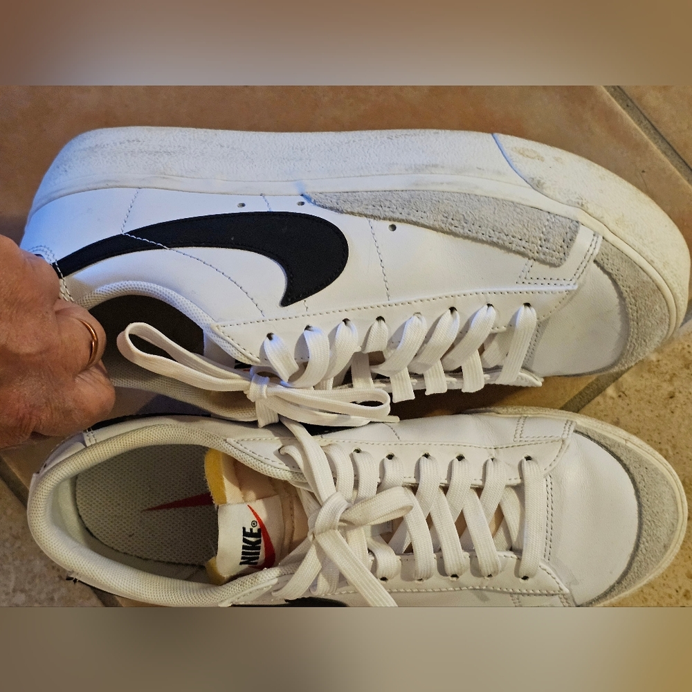 Nike low Blazer Black and White